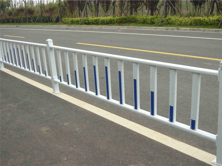 直埋式京式护栏